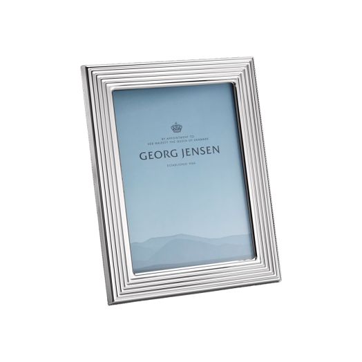 silver frame with lined design