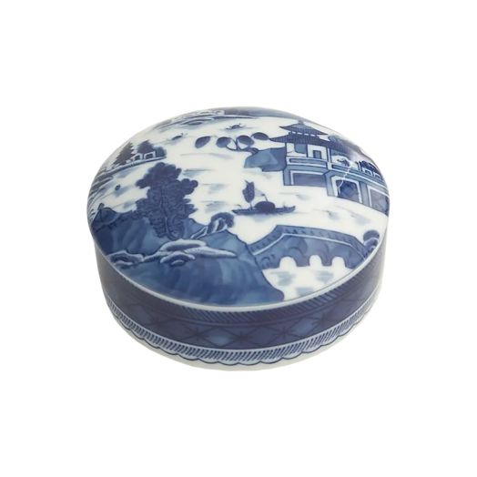 Round Covered Box showcasing a lattice border and detailed landscape scenes in blue and white porcelain
