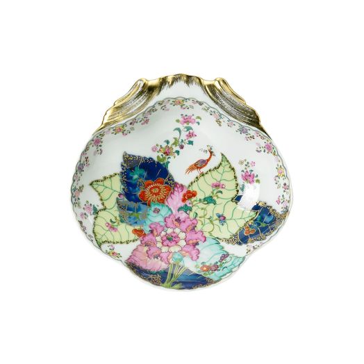 Hand-painted porcelain shell-shaped dish featuring the Tobacco Leaf pattern with vibrant colors and 22K gold accents, measuring 8.25 inches in diameter.